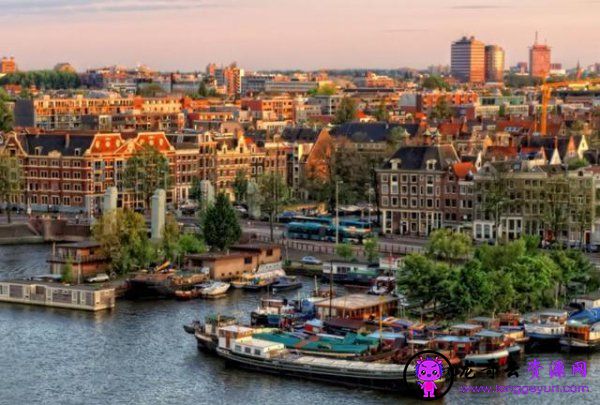 荷兰的首都叫什么名字 荷兰的首都阿姆斯特丹是哪里